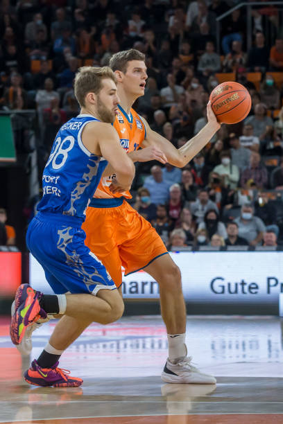 蒂尼亚潜在 蒂尼亚潜在