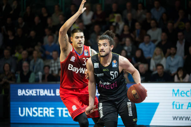 他们在中场 他们在中场